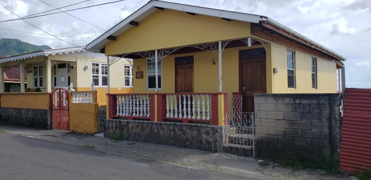 Roseau Hostel & Beach Front Property Exterior foto